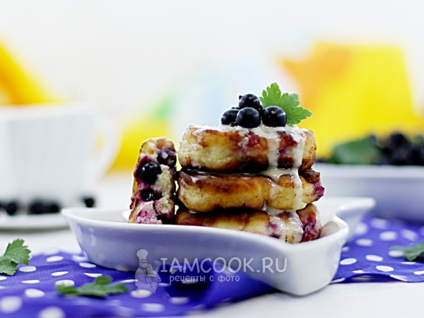 Сырники с черной смородиной, рецепт с фото
