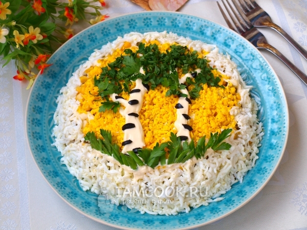 Салат «Березка» с куриным филе и огурцами, рецепт с фото