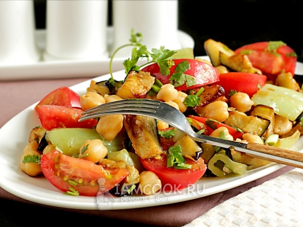 Салат с баклажанами и нутом, рецепт с фото