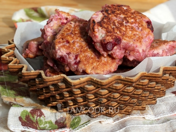 Оладьи постные с ягодами, рецепт с фото