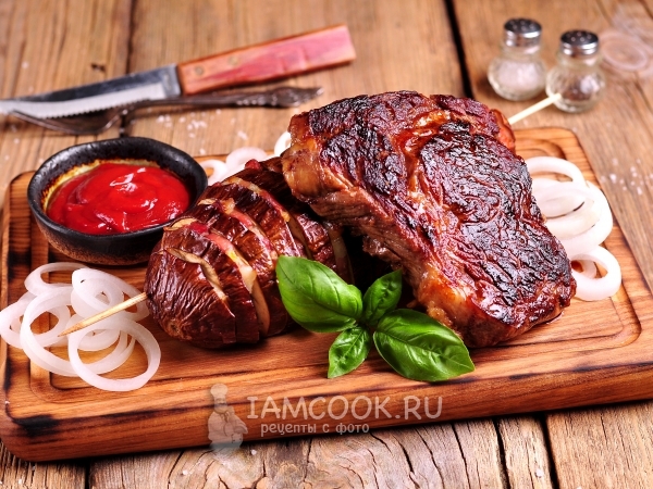 Баклажан, запеченный с беконом, рецепт с фото