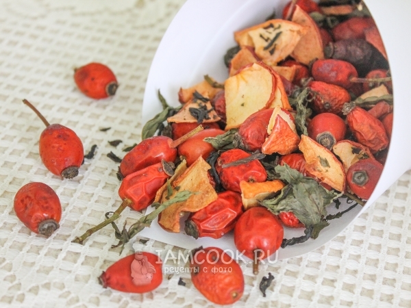 Сушеный чай с мятой, яблоком и шиповником, рецепт с фото
