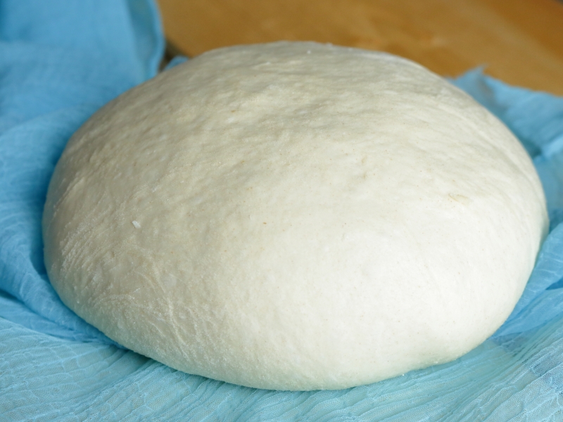 Дрожжевое тесто для пиццы на воде, рецепт с фото