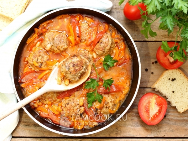Тефтели в томате с фасолью и перцем, рецепт с фото