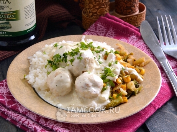 Куриные шарики в сырно-сливочном соусе, рецепт с фото