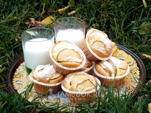 Нежные кексы с грушей, рецепт с фото