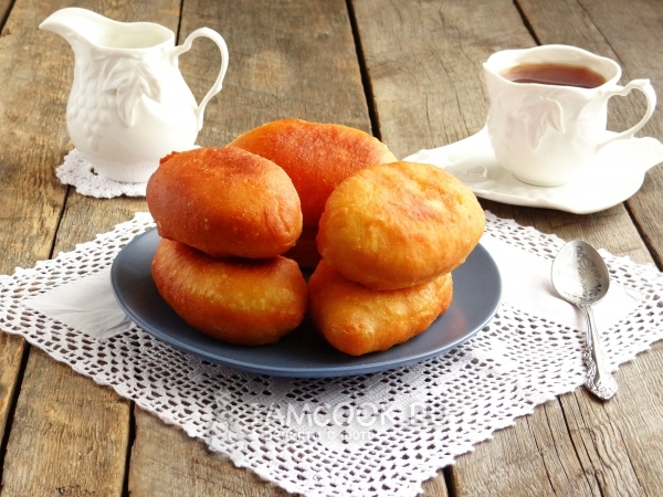 Жареные пирожки с творогом на сковороде, рецепт с фото