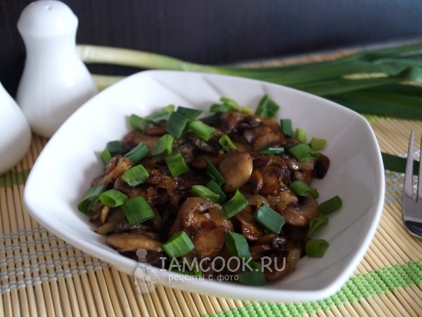 Жареные шампиньоны с луком, рецепт с фото