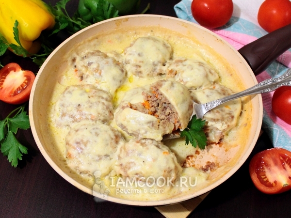 Мясные ежики в сметанном соусе на сковороде, рецепт с фото