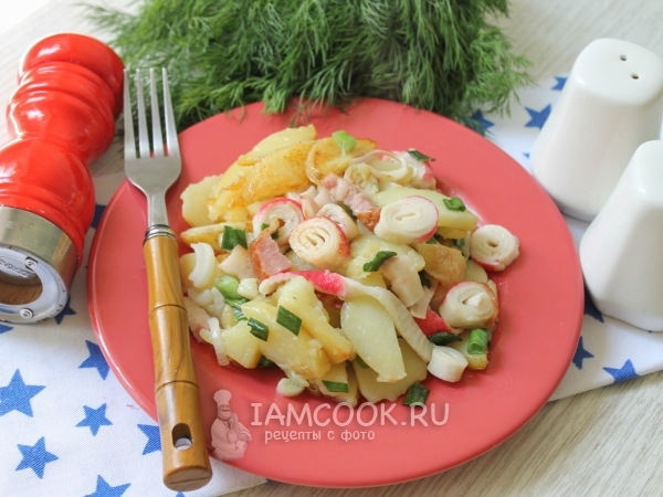 Жареный картофель с ветчиной и крабовыми палочками, рецепт с фото