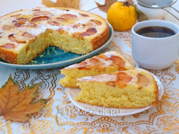 Шарлотка с айвой, рецепт с фото