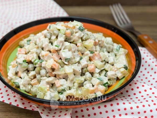 Салат из индейки с солеными огурцами и овощами, рецепт с фото