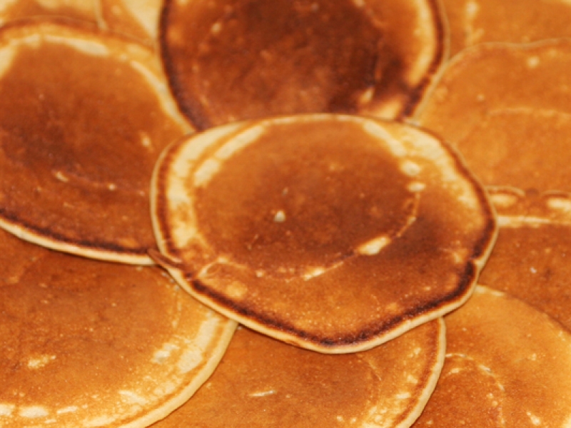 Оладьи на молоке и дрожжах, рецепт с фото