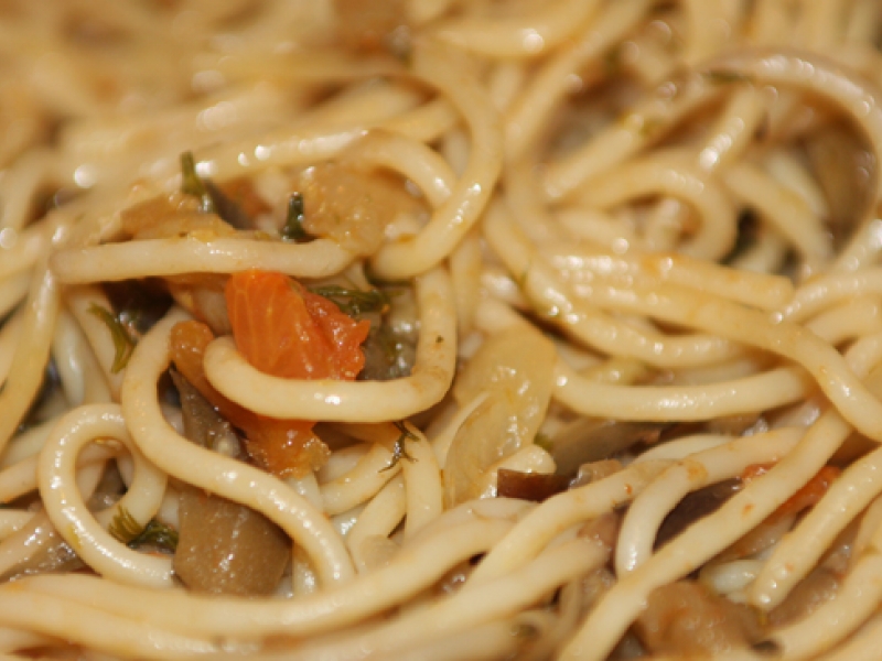 Макароны с баклажанами и помидорами, рецепт с фото