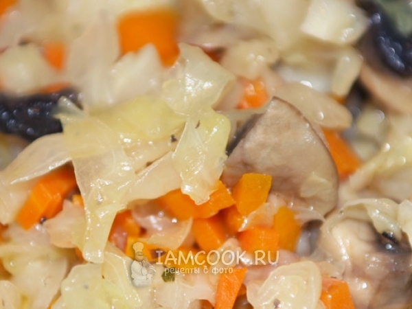 Капуста тушеная с грибами, рецепт с фото