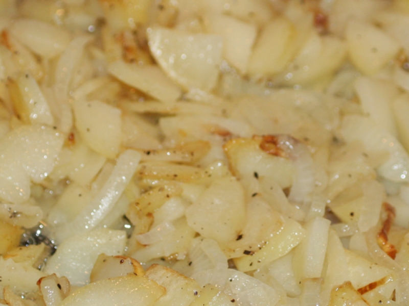 Картофель жареный с луком, рецепт с фото