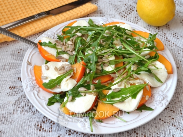 Салат из хурмы с моцареллой, рецепт с фото