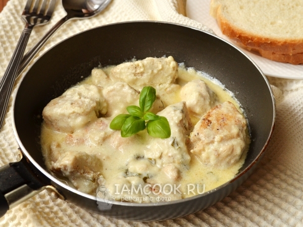 Тушеная куриная грудка в сливочном соусе, рецепт с фото
