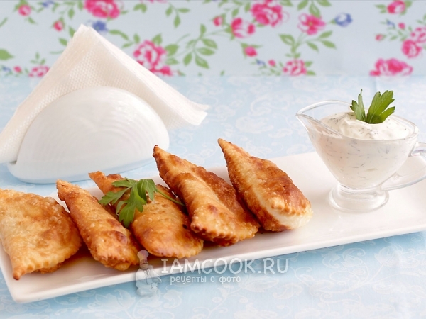 Чебуреки с творогом и зеленью, рецепт с фото