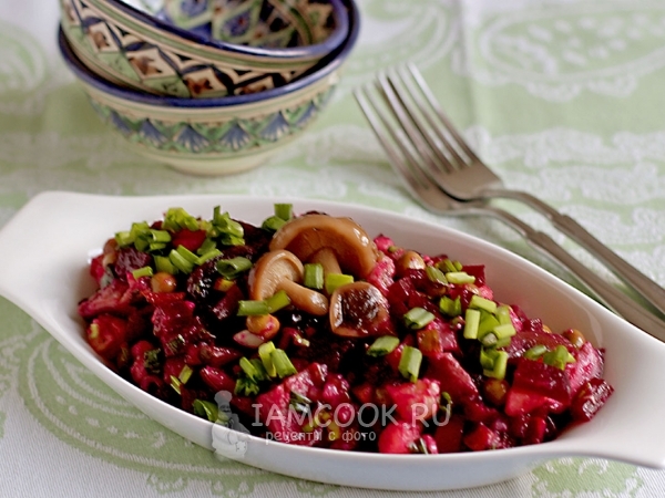Салат с грибами и свеклой, рецепт с фото