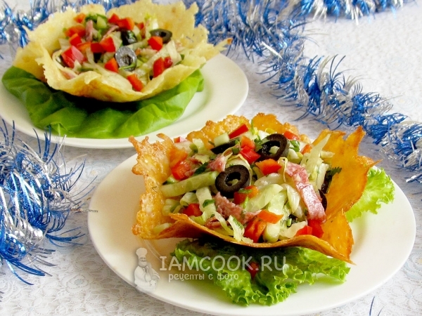 Салат в сырных корзинках, рецепт с фото