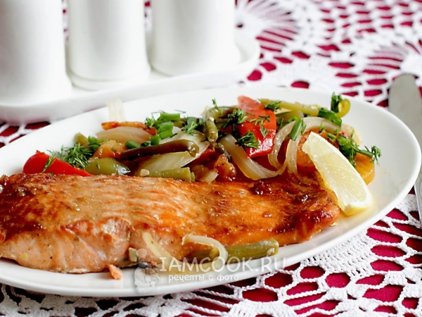 Форель запеченная с овощами, рецепт с фото