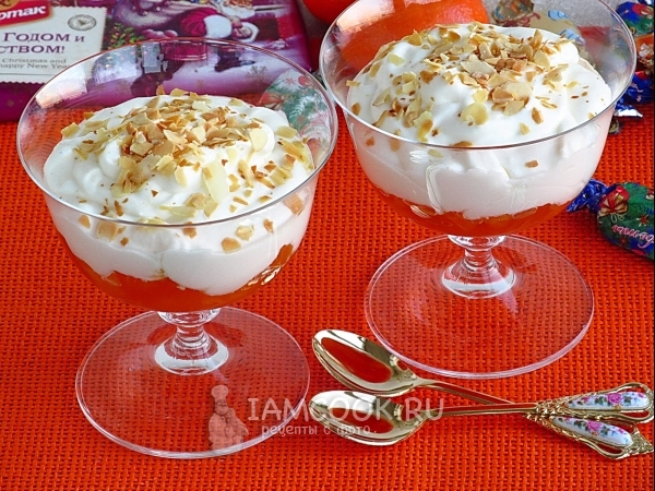 Десерт из хурмы со взбитыми сливками, рецепт с фото