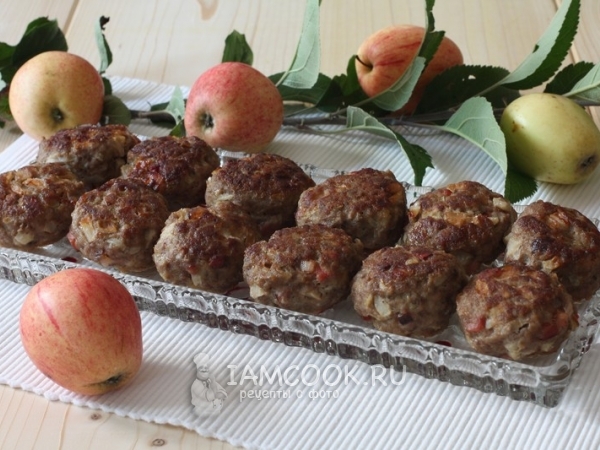 Котлеты с яблоком и салом, рецепт с фото