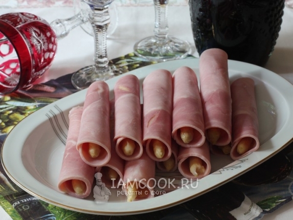 Закуска из ветчины и спаржи, рецепт с фото