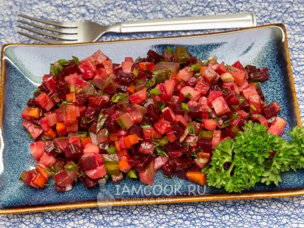 Овощной салат с соленым огурцом, рецепт с фото