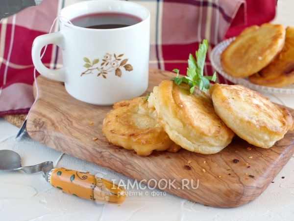 Колбаса в кляре на сковороде, рецепт с фото