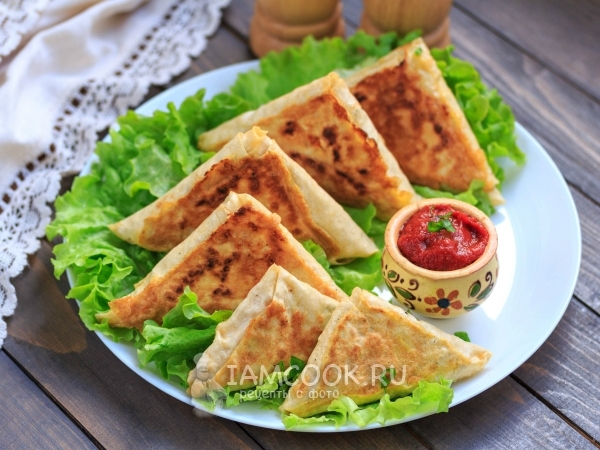 Жареный лаваш с колбасой и сыром, рецепт с фото