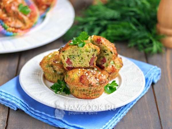 Кексы из кабачков с колбасой, рецепт с фото
