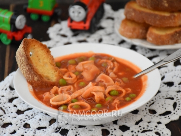 Густой томатный суп с кальмарами и зеленым горошком, рецепт с фото