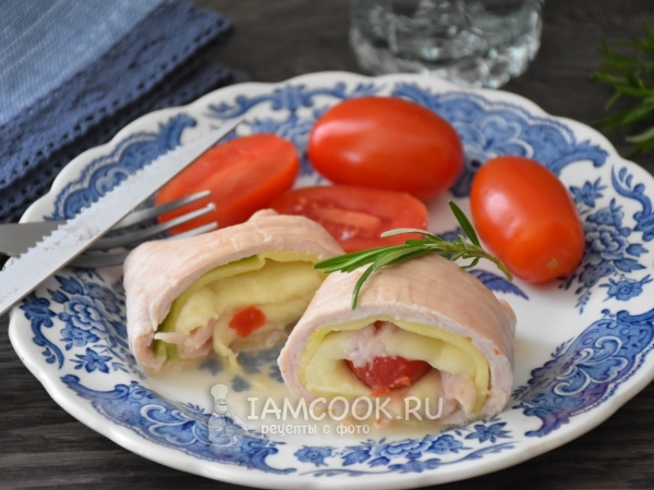 Рулетики из индейки с начинкой в духовке, рецепт с фото