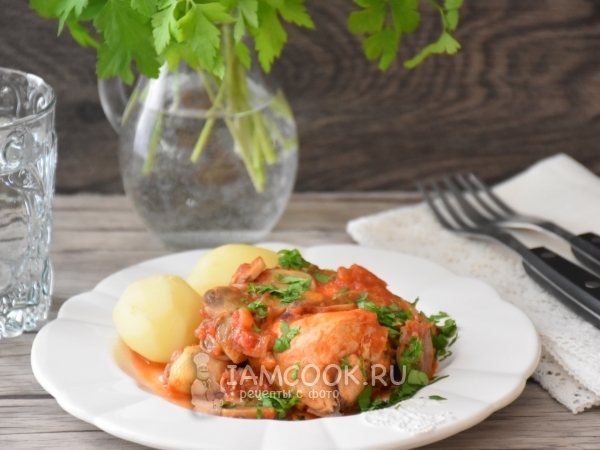 Тушёная курица с грибами, рецепт с фото