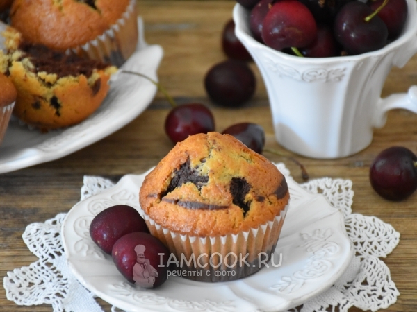 Ванильно-шоколадные маффины с черешней, рецепт с фото