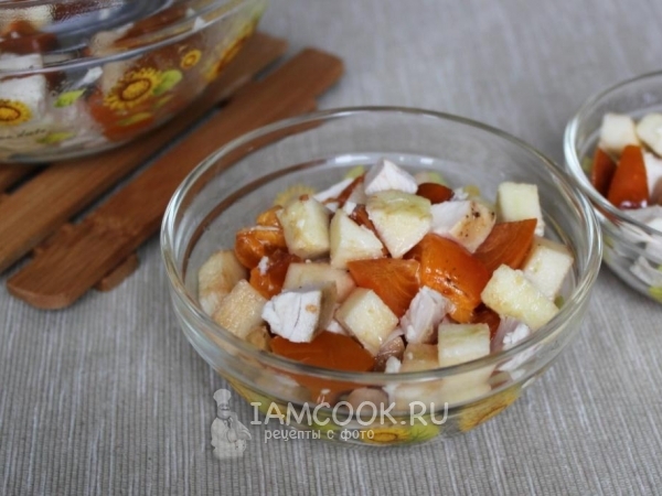 Салат куриный с хурмой и яблоками, рецепт с фото