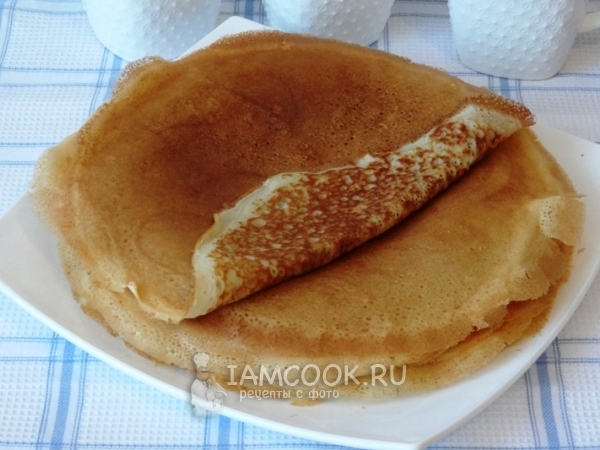Простые дрожжевые блины на молоке, рецепт с фото